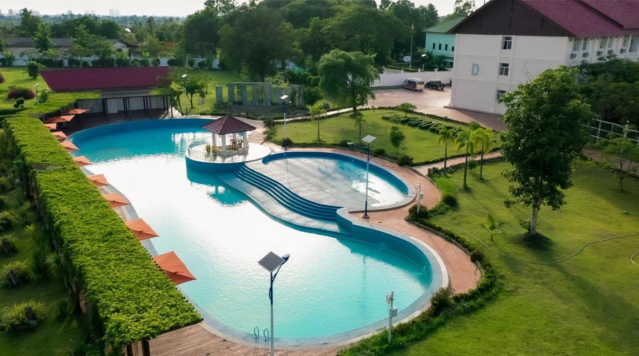 36Manor International Sport Hotel Vientiane Bagian luar foto